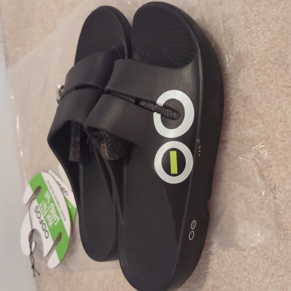 NWT OOFOS Black Slide Sandals, M7, W9